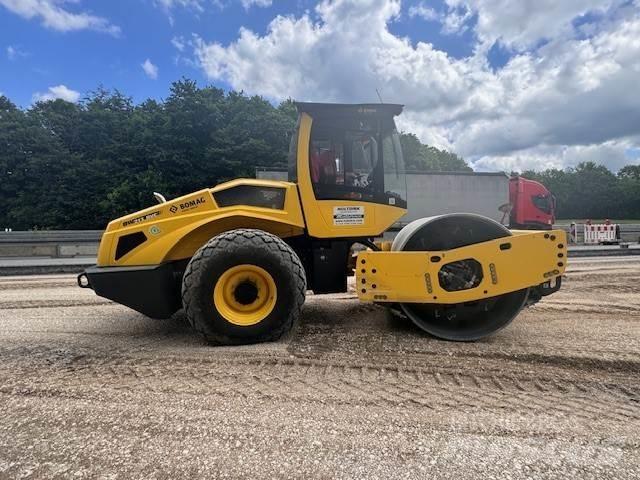 Bomag BW 213 BVC-5 Talajtömörítő gépek