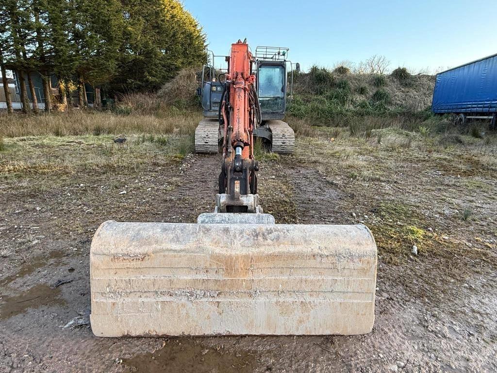 Hitachi ZX225USRLC-3 Lánctalpas kotrók
