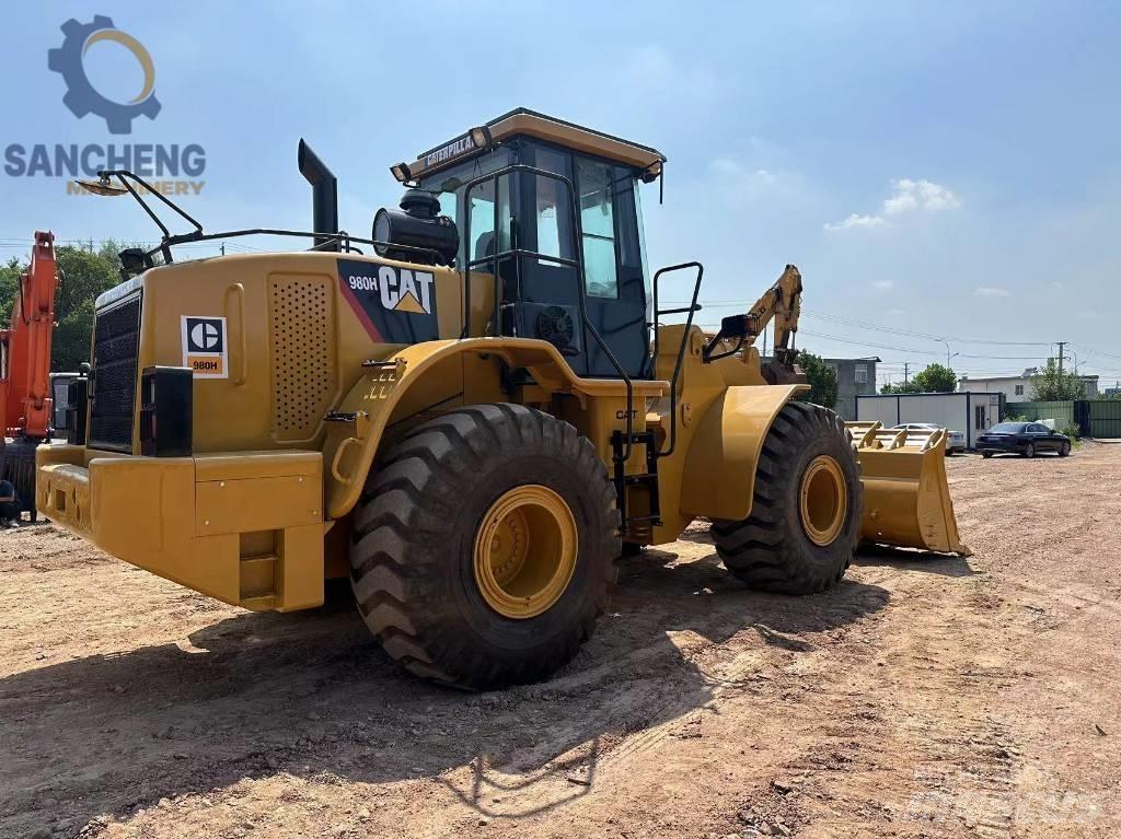 CAT 980 H Gumikerekes homlokrakodók