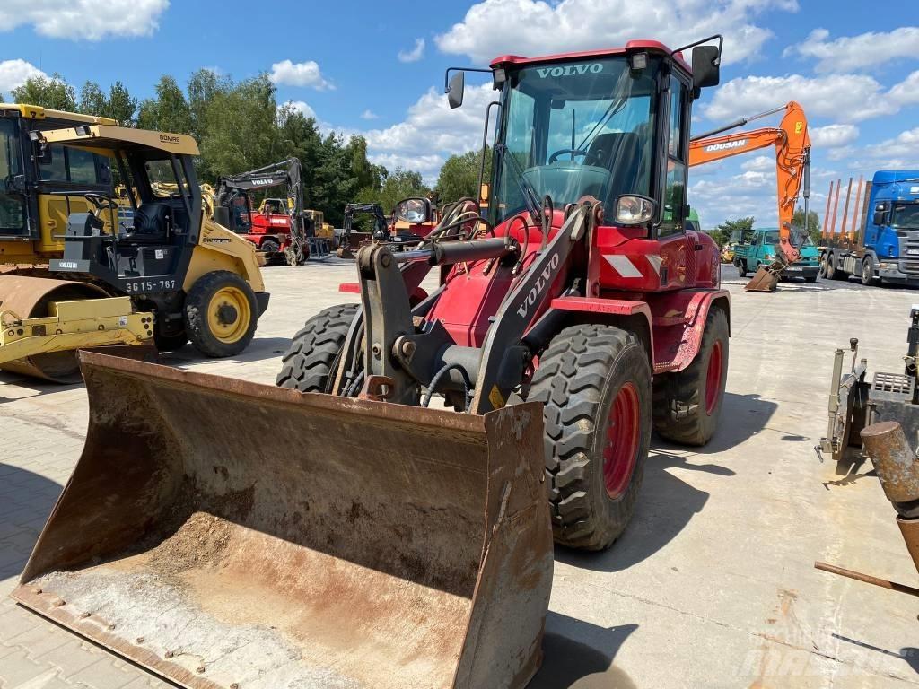Volvo L 30 G Gumikerekes homlokrakodók