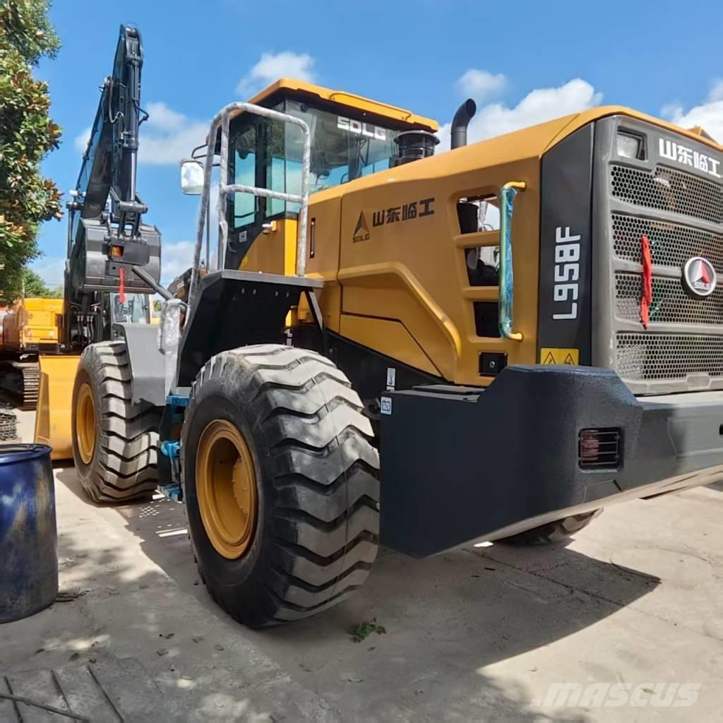 SDLG LG 958 F Gumikerekes homlokrakodók