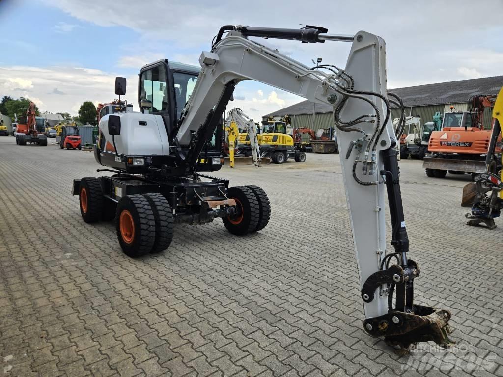 Bobcat E57W Gumikerekes kotrók
