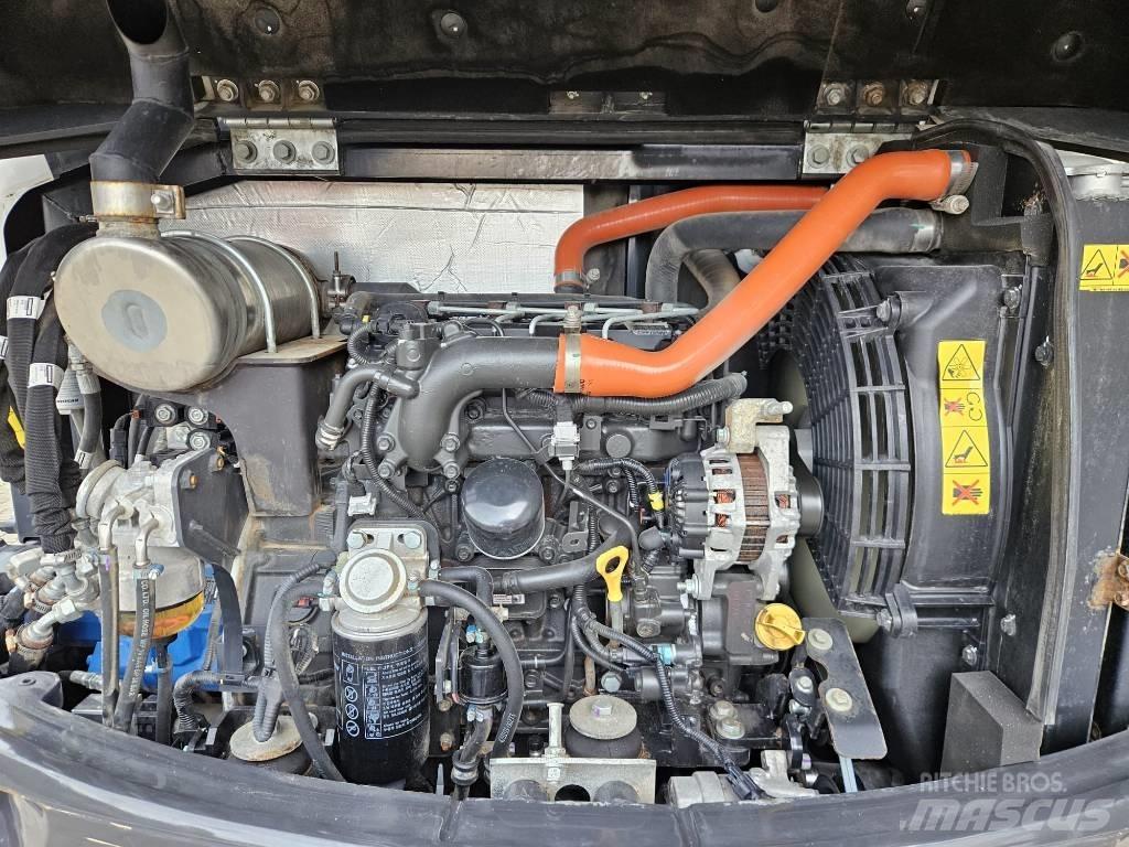 Bobcat E57W Gumikerekes kotrók