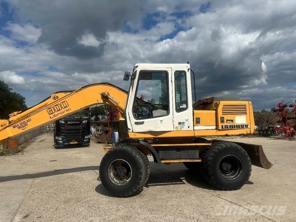 Liebherr A900 Gumikerekes kotrók