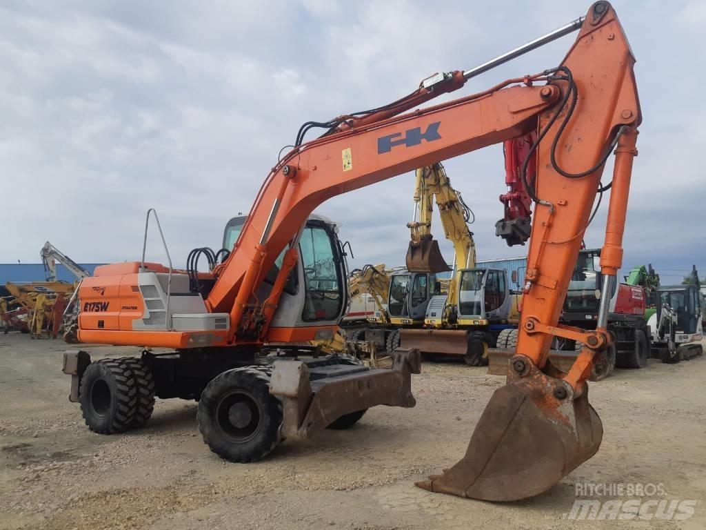Fiat-Kobelco E175W Gumikerekes kotrók