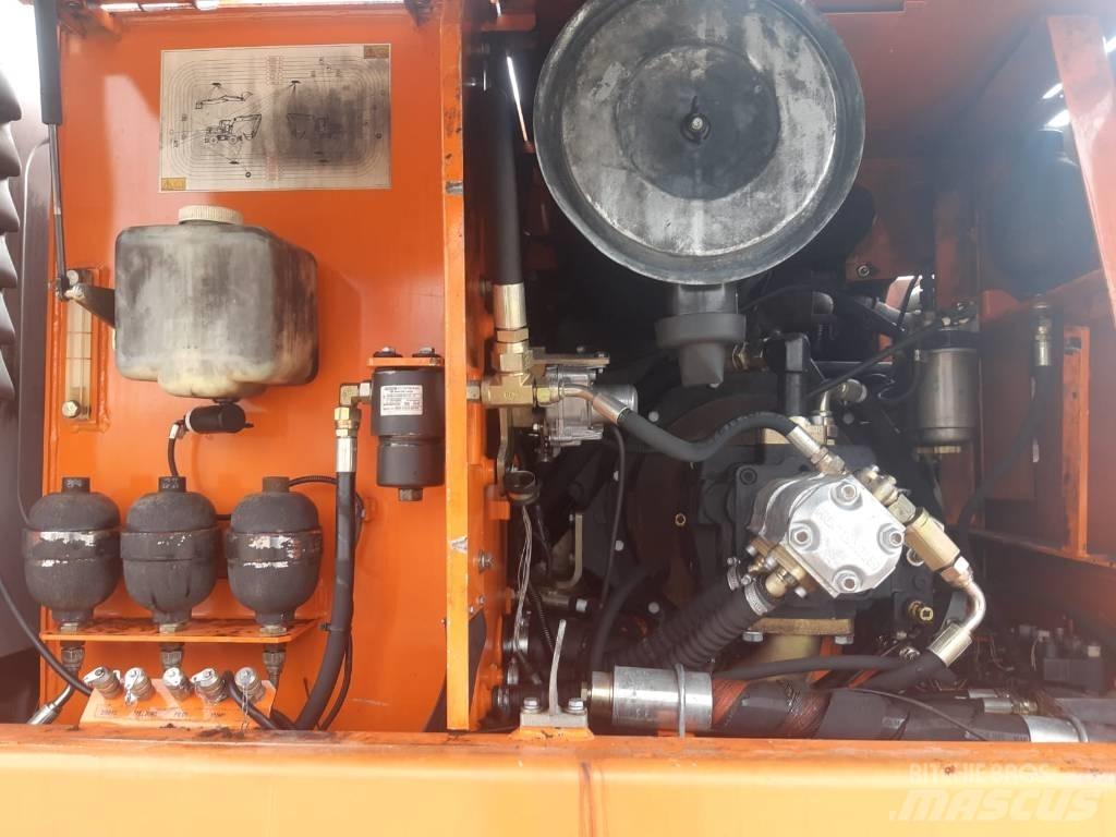 Fiat-Kobelco E175W Gumikerekes kotrók