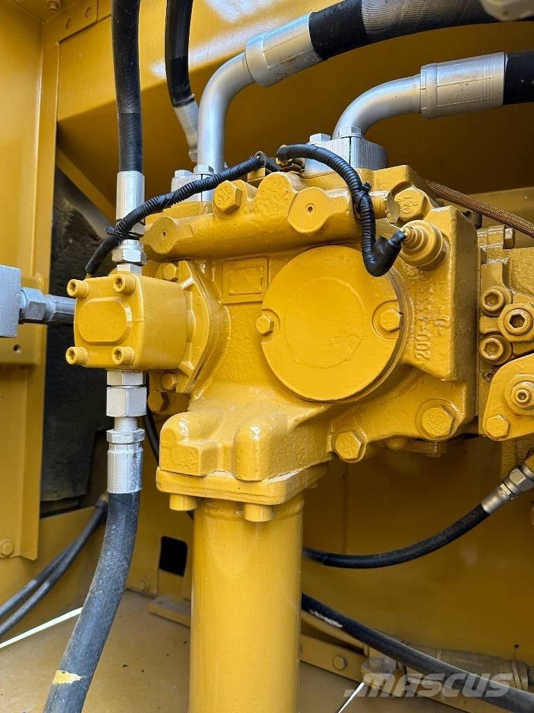 CAT 330D Lánctalpas kotrók