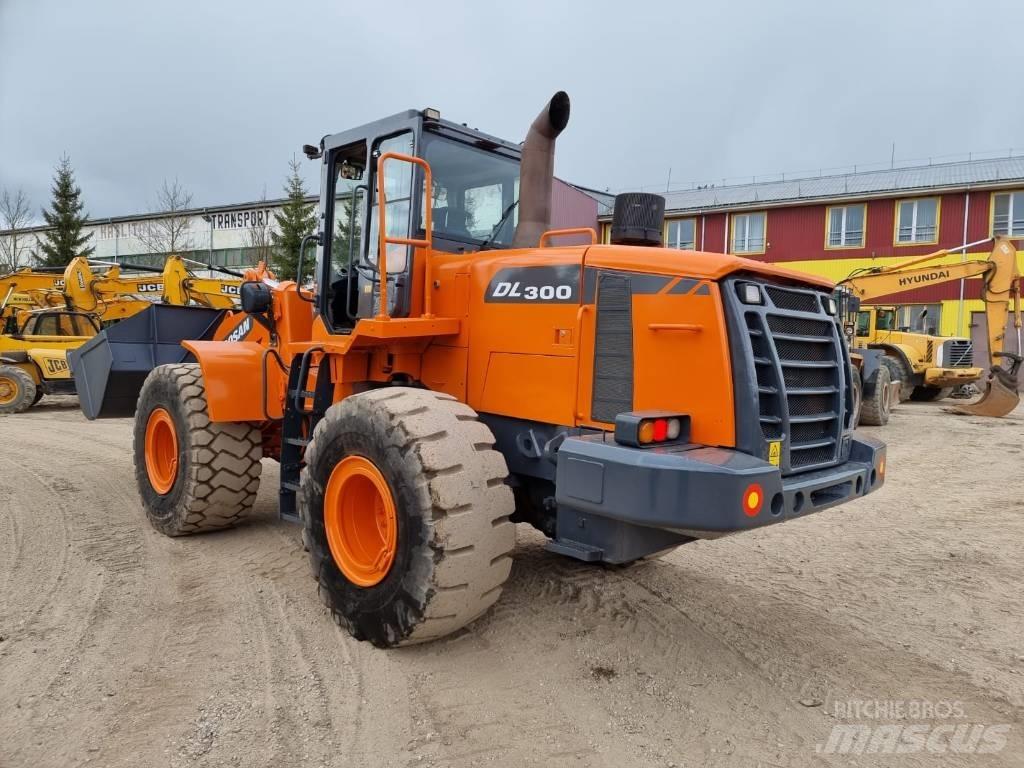 Doosan DL 300-3 Gumikerekes homlokrakodók