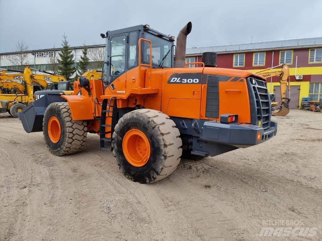 Doosan DL 300-3 Gumikerekes homlokrakodók