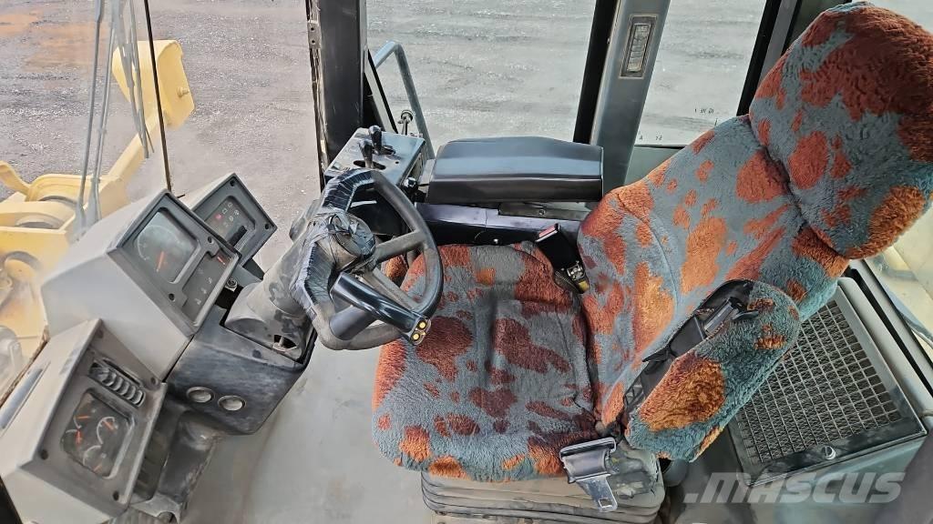 CAT 962 G Gumikerekes homlokrakodók