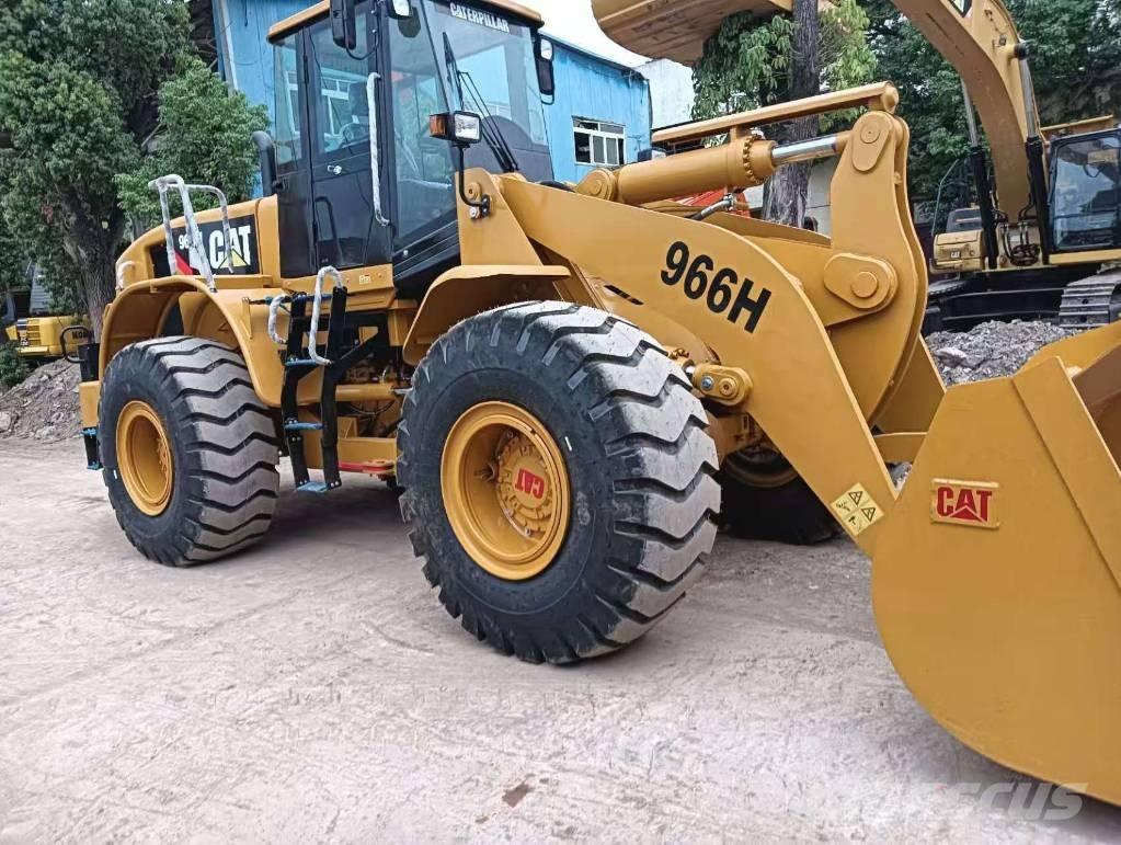 CAT 966 H Gumikerekes homlokrakodók