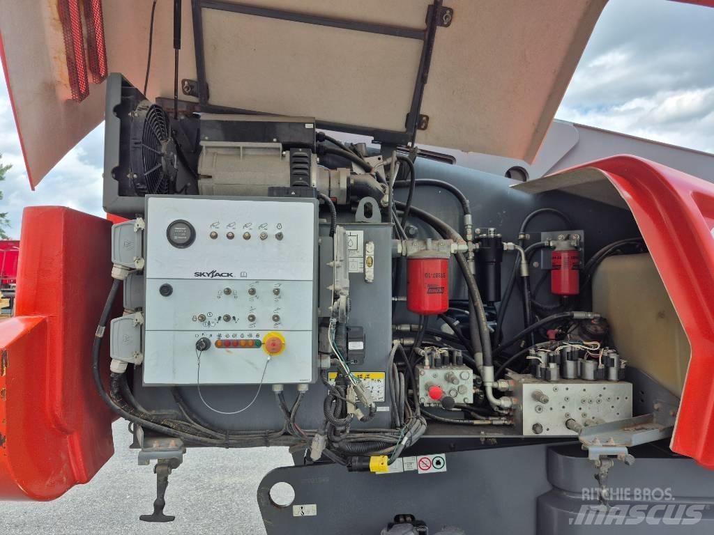 SkyJack SJ 66 T Karos emelők