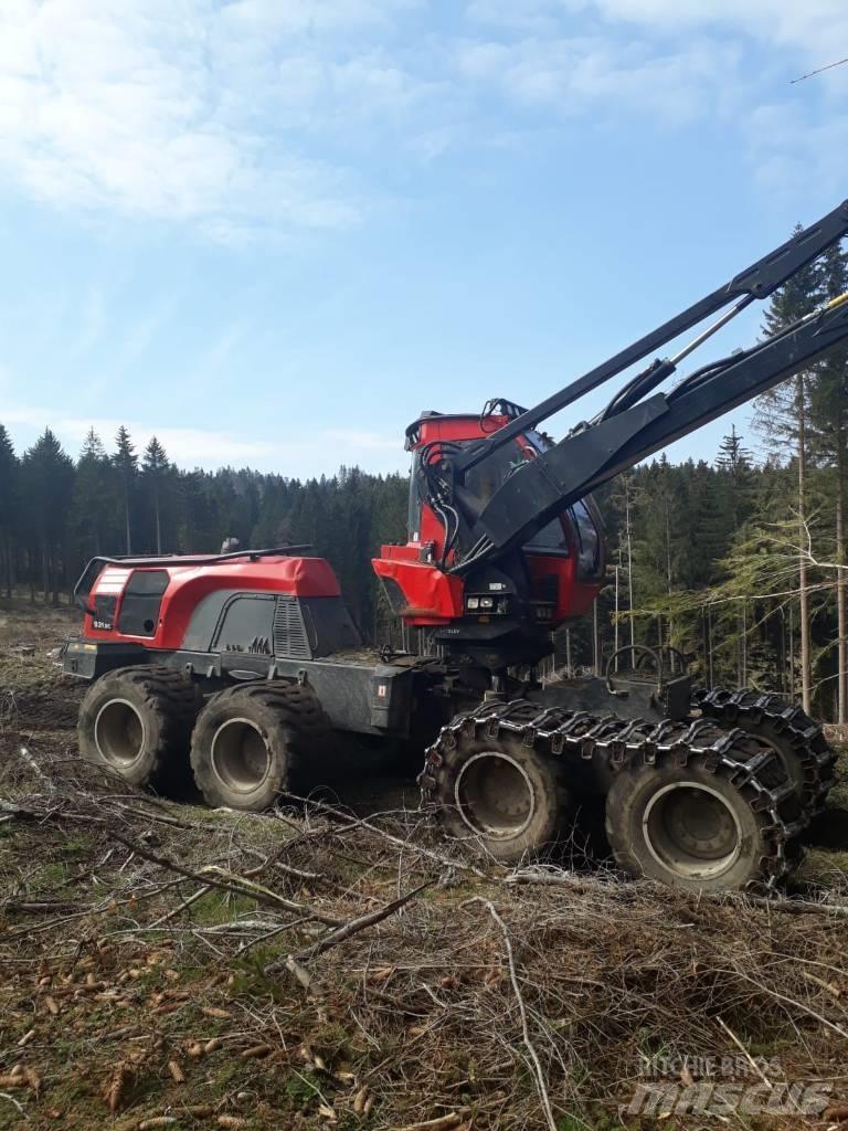 Komatsu 931 XC Betakarítók