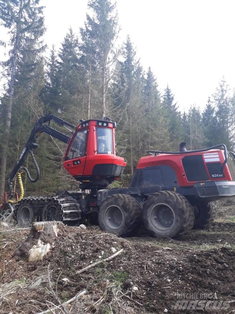 Komatsu 931 XC Betakarítók