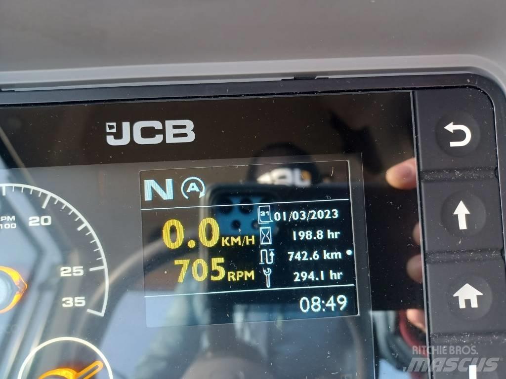 JCB 427 HT Gumikerekes homlokrakodók