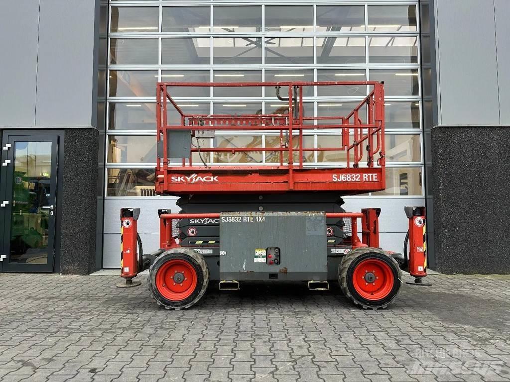 SkyJack SJ6832 RTE Ollós emelők