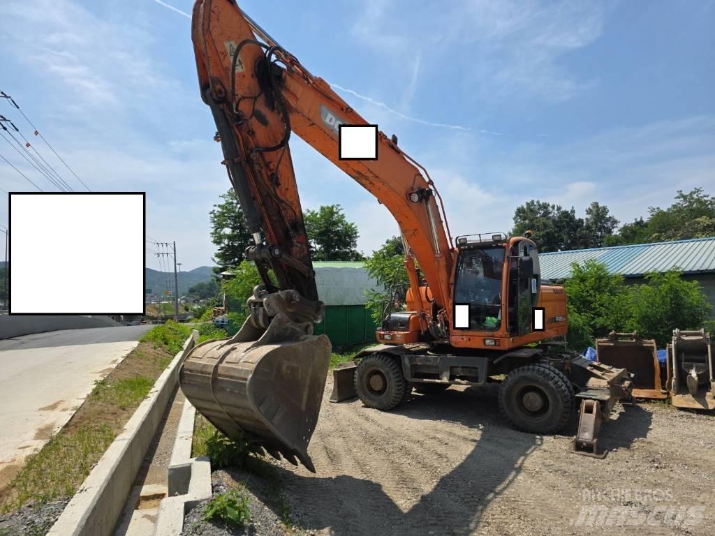 Doosan DX 210 W Gumikerekes kotrók