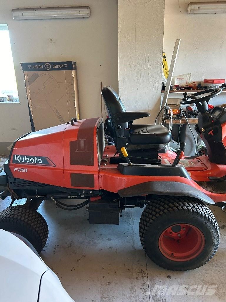 Kubota F 251 Vontatott pázsitnyírók