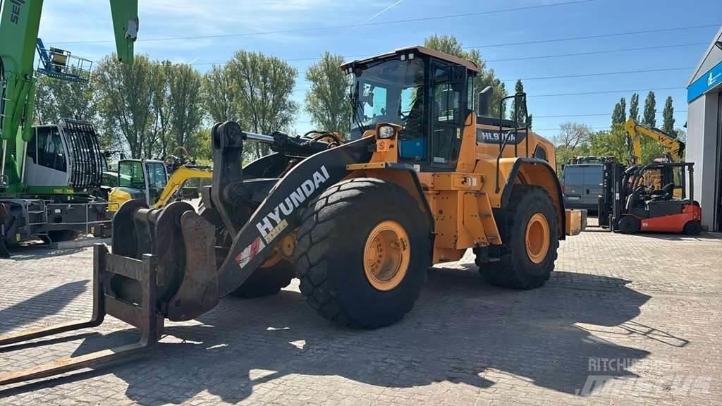 Hyundai HL970 Gumikerekes homlokrakodók