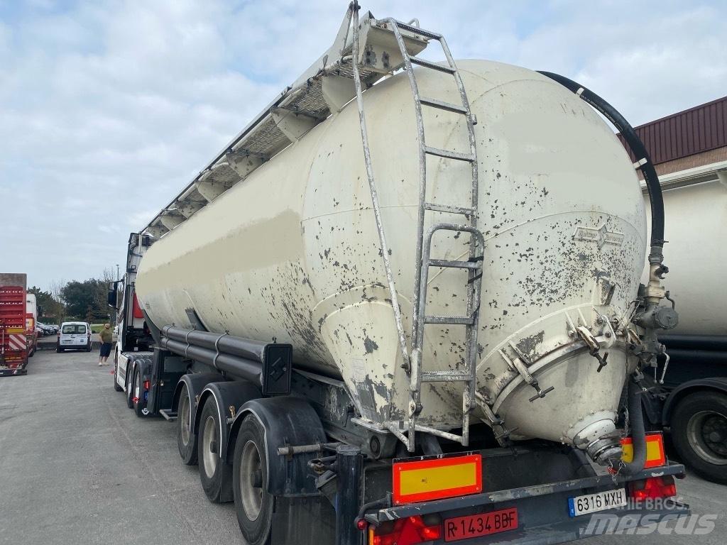 Spitzer SK2458CAL Tartályos félpótkocsik