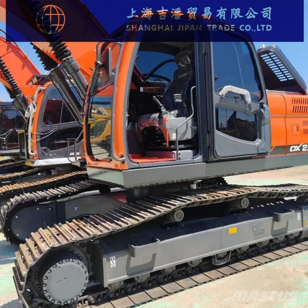 Doosan DX 225 Lánctalpas kotrók