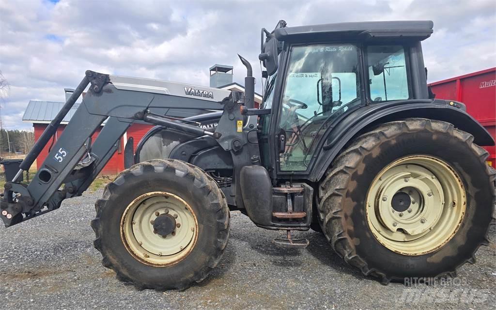 Valtra N141 HiTech Traktorok