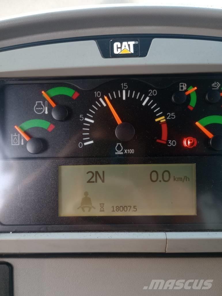 CAT 966 M Gumikerekes homlokrakodók