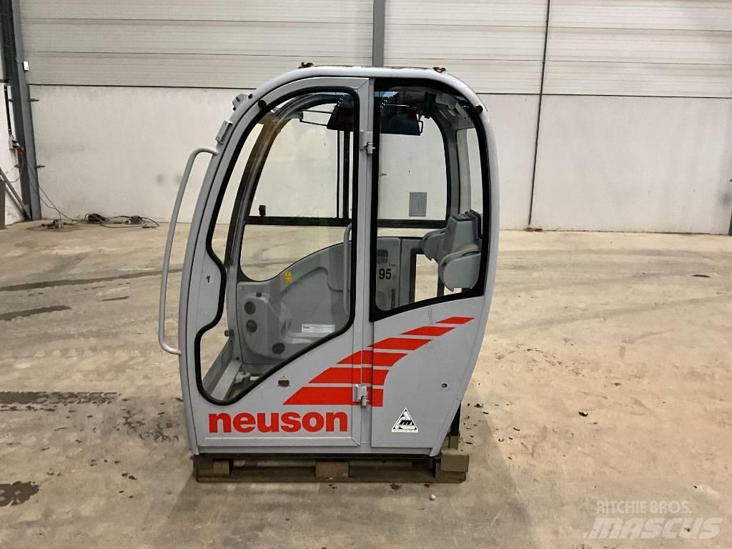 Neuson 2503 / 3503 Vezetőfülke és belső tartozékok