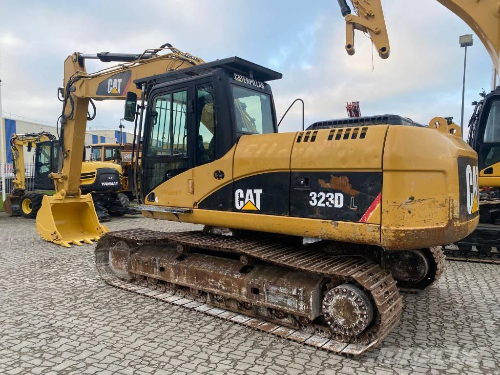 CAT 323D NVT Lánctalpas kotrók