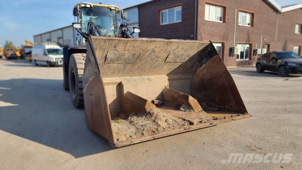 JCB 457 HT Gumikerekes homlokrakodók