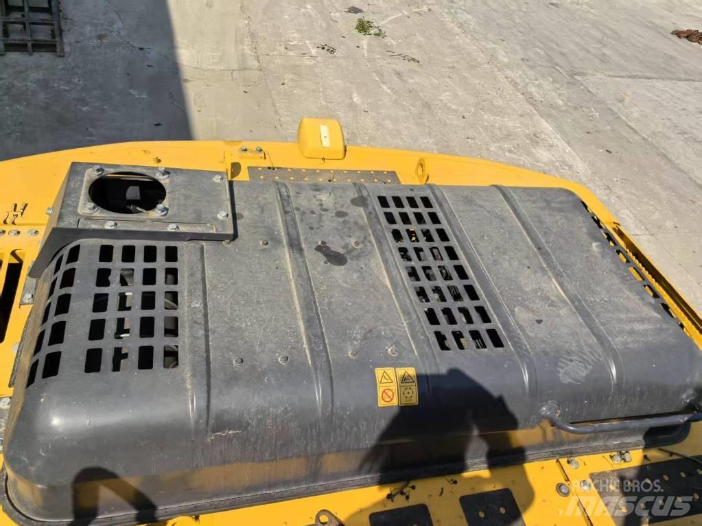 Komatsu PC 220-8 Lánctalpas kotrók