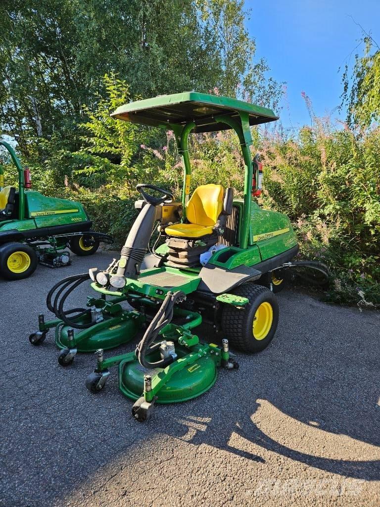 John Deere 7400 A Három késhengeres fűnyírók