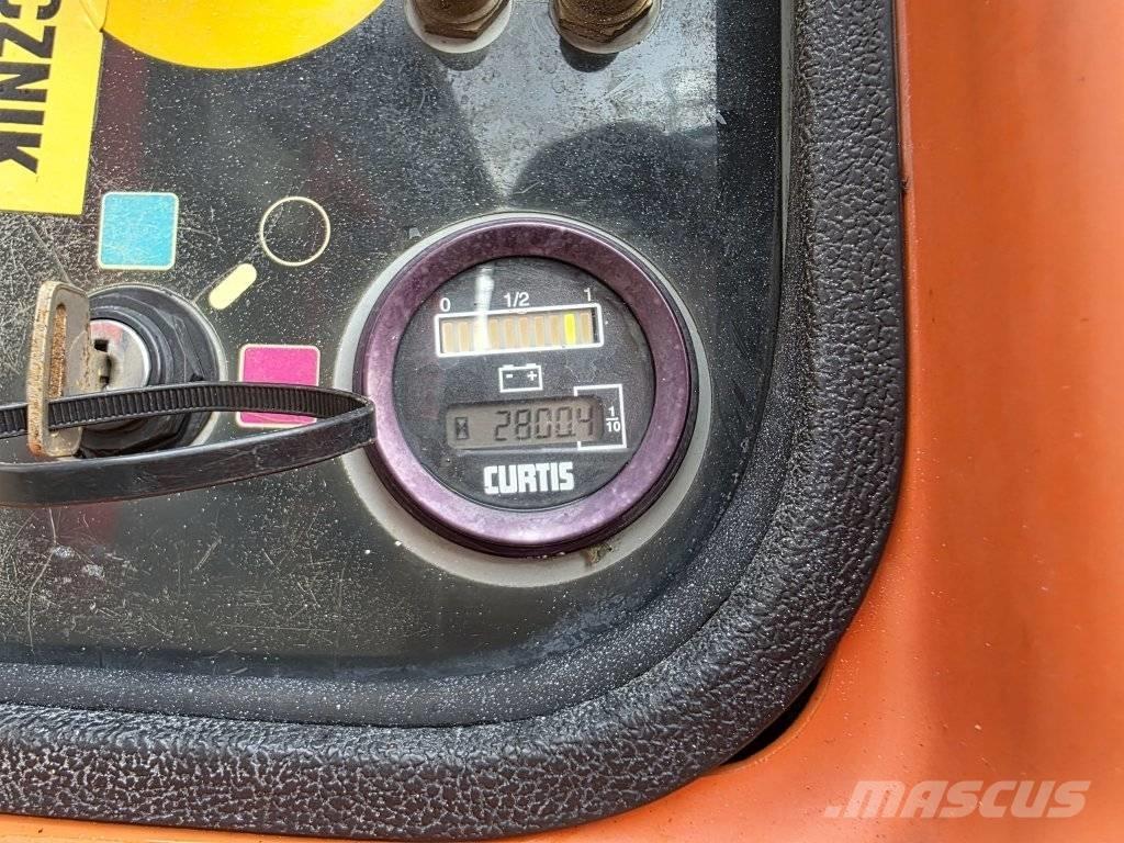 JLG 300 AJP Karos emelők