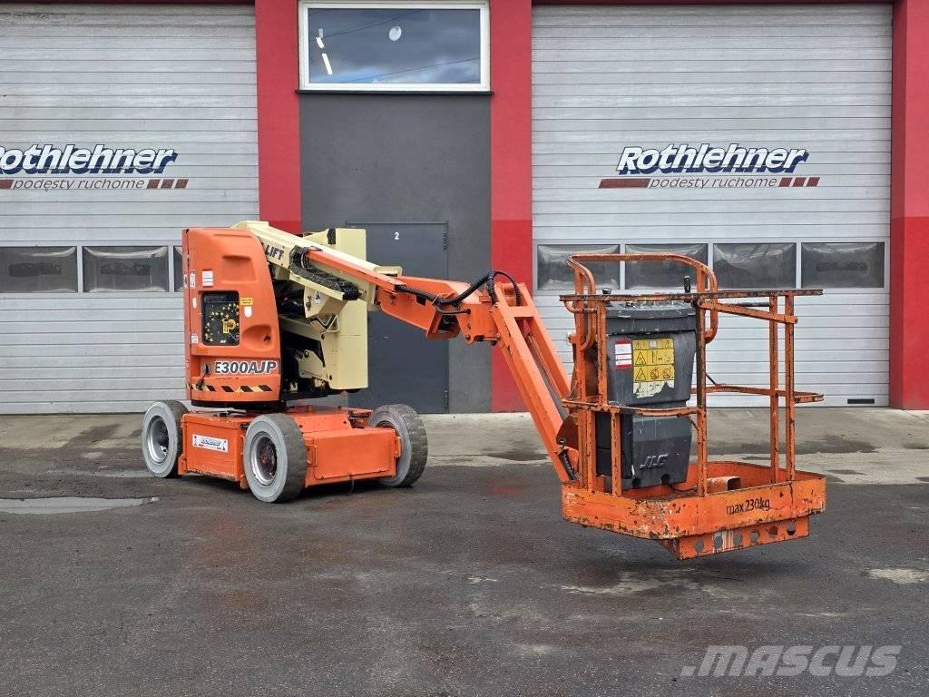 JLG 300 AJP Karos emelők
