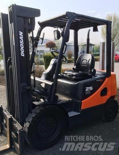 Doosan D25S-5 Dízel targoncák