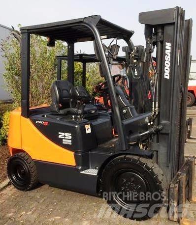 Doosan D25S-5 Dízel targoncák