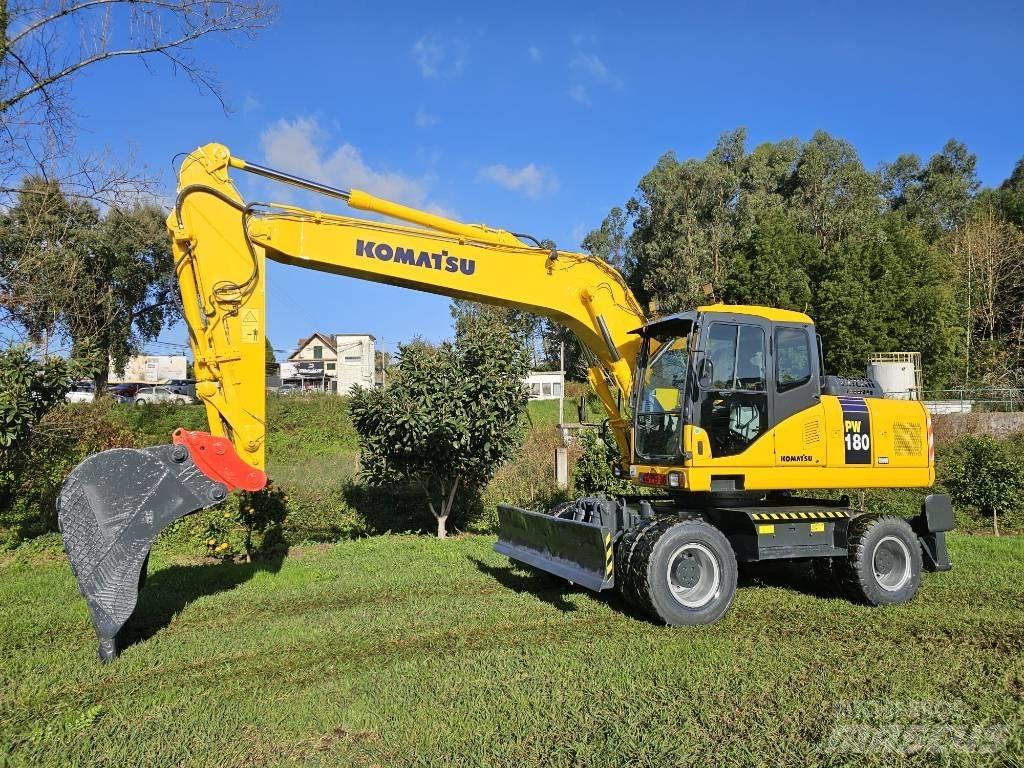 Komatsu PW 180-7 Gumikerekes kotrók