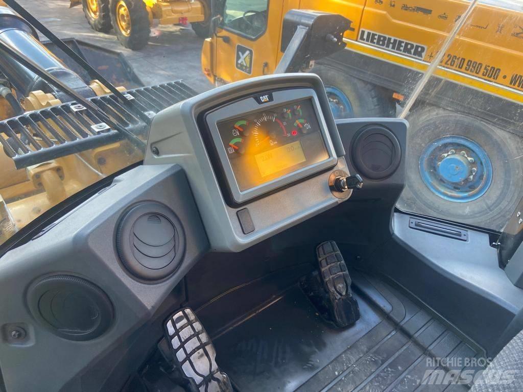 CAT 966M XE Gumikerekes homlokrakodók