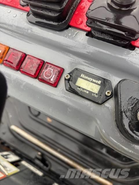 Takeuchi TB 210 R Mini kotrók < 7t