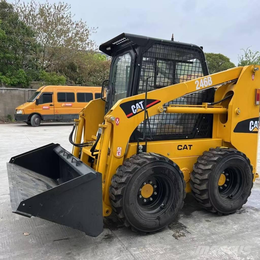 CAT 246 B Mini homlokrakodók