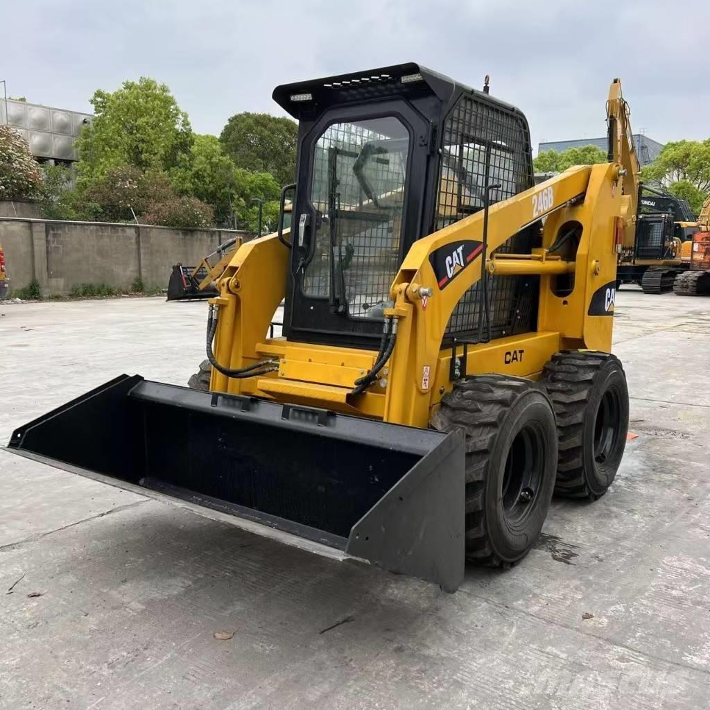 CAT 246 B Mini homlokrakodók