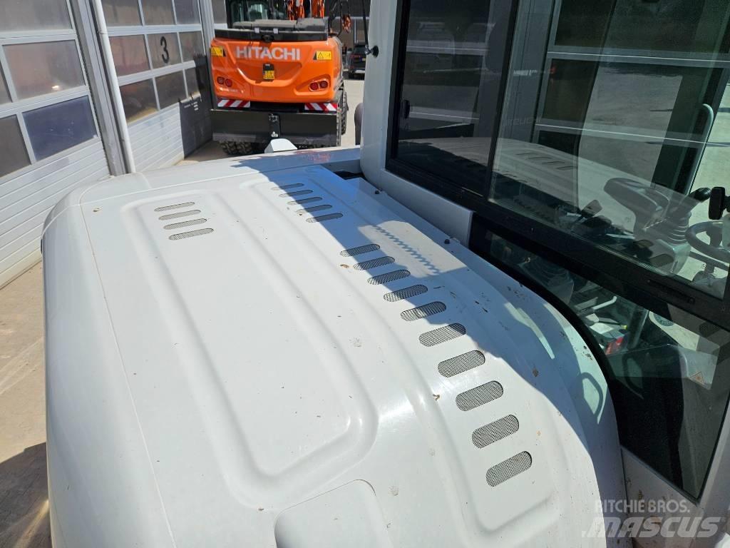 Takeuchi TB295W Gumikerekes kotrók