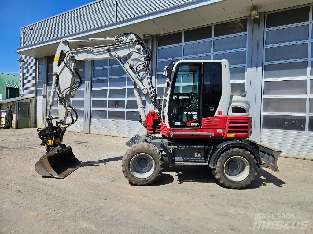 Takeuchi TB295W Gumikerekes kotrók