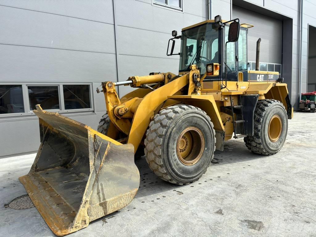 CAT 938F Gumikerekes homlokrakodók