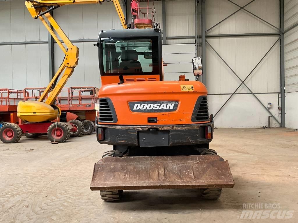 Doosan DX 55 W Gumikerekes kotrók