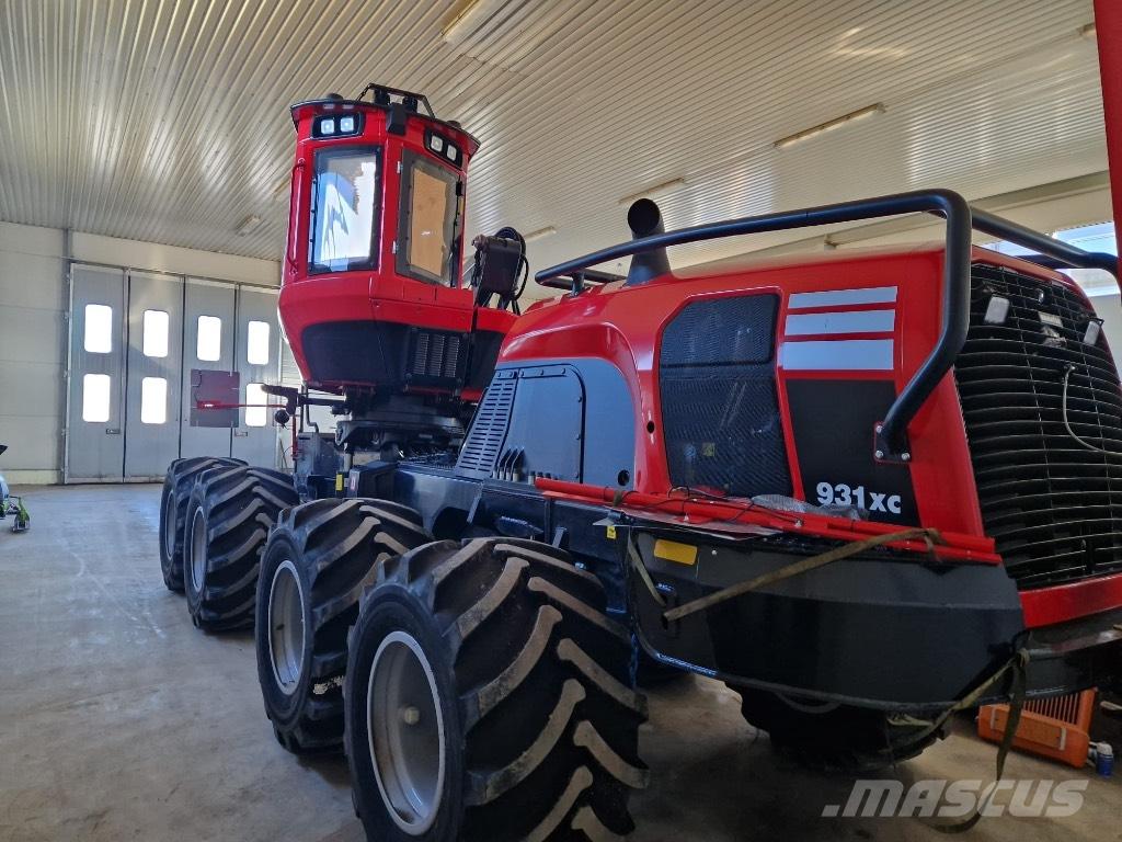 Komatsu 931 XC Betakarítók