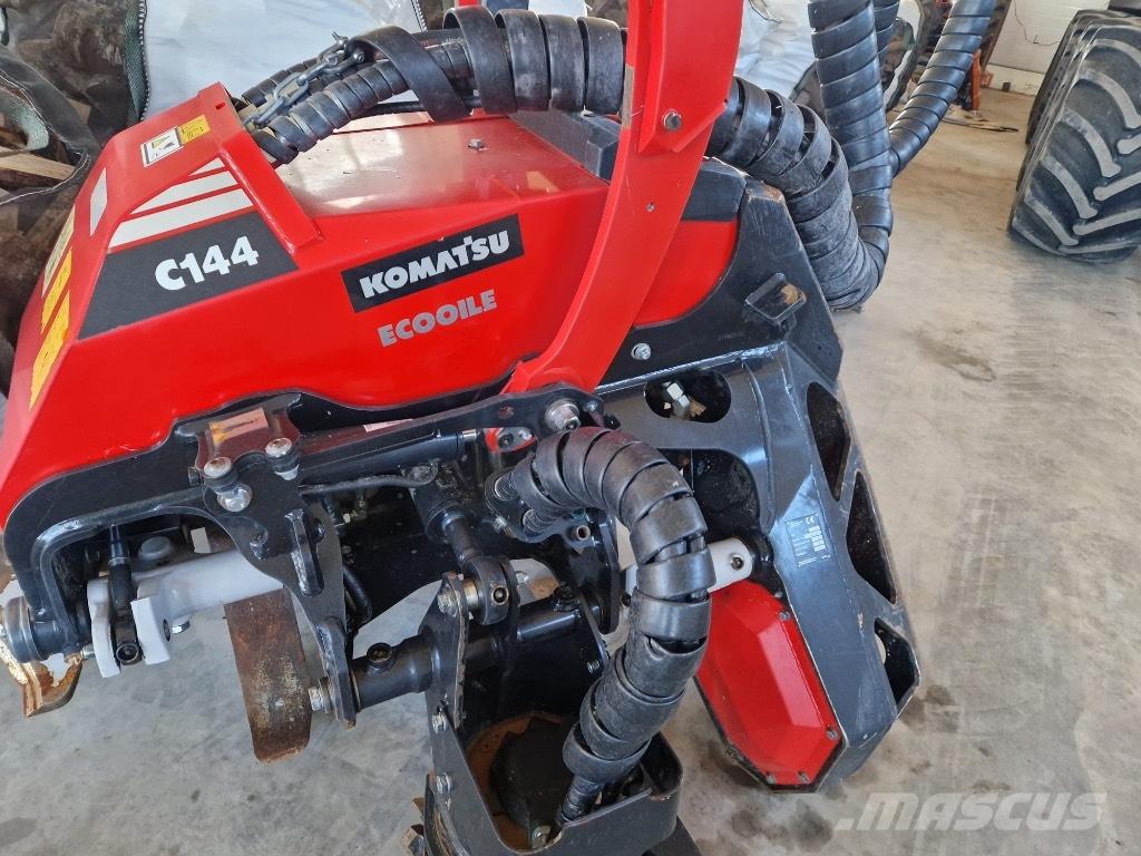 Komatsu 931 XC Betakarítók