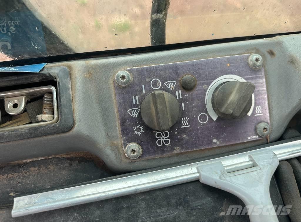 CAT 963 C Lánctalpas homlokrakodók