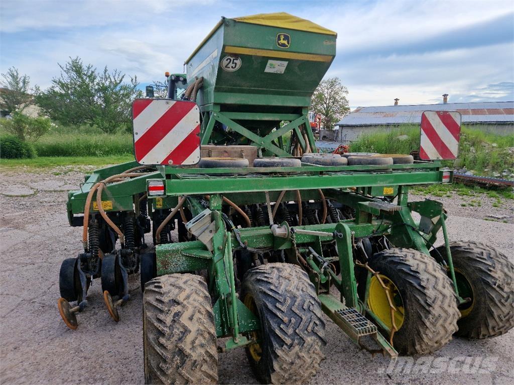 John Deere 750 A Vetőgépek