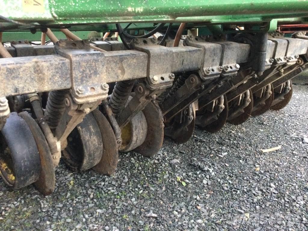 John Deere 750 A Vetőgépek